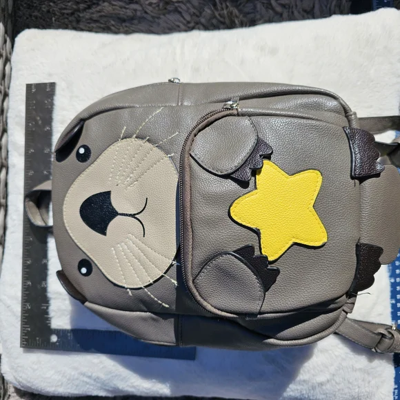 Adorable Otter Kids Backpack - Brown and Yellow - Picture 3 of 11